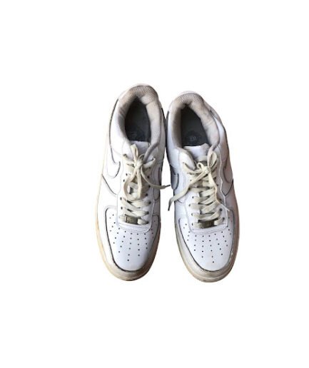WHITE NIKE AIR SHOE
