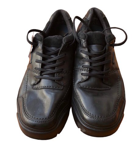 BLACK GORE-TEX CLAUKS SHOE